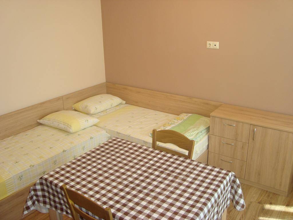 Marinela Apartments Pomorie Chambre photo
