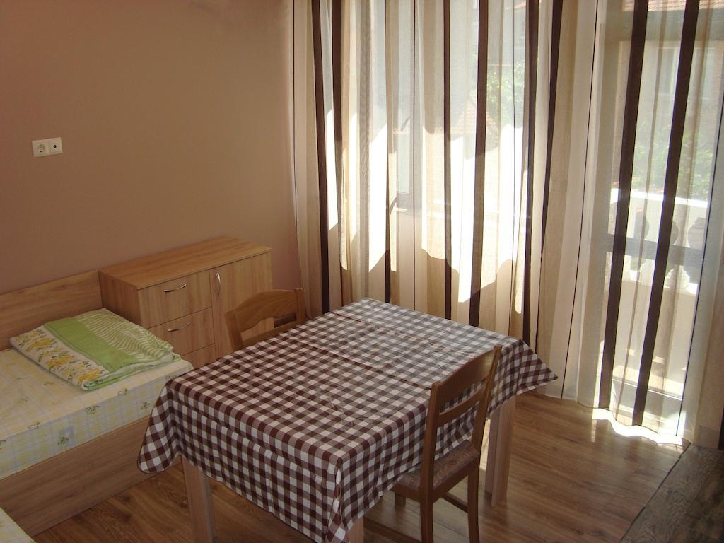 Marinela Apartments Pomorie Chambre photo