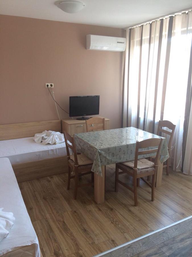 Marinela Apartments Pomorie Extérieur photo
